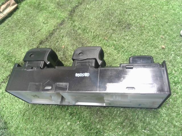 【中古】ｅＫクロス 5AA-B37W パワーウインドウ PWスイッチ MQ714706 自社品番250472 U17