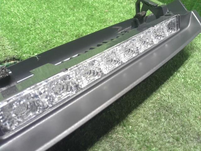 【中古】ノート DAA-HE12 ハイマウントストップランプ 26590-5WK5A 自社品番250473 RAY