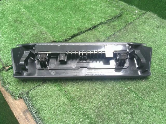 【中古】ノート DAA-HE12 ハイマウントストップランプ 26590-5WK5A 自社品番250473 RAY