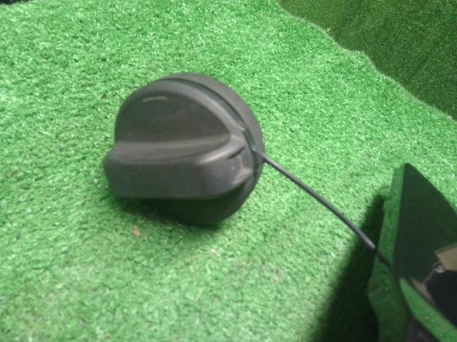 【中古】エブリィ ABA-DA17W フューエルリッド 給油口パネル 65910-64P00 自社品番250485 ZJ3