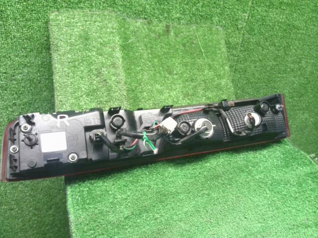 【中古】エブリィ ABA-DA17W 右テールランプ 35650-64P00 自社品番250485 ZJ3