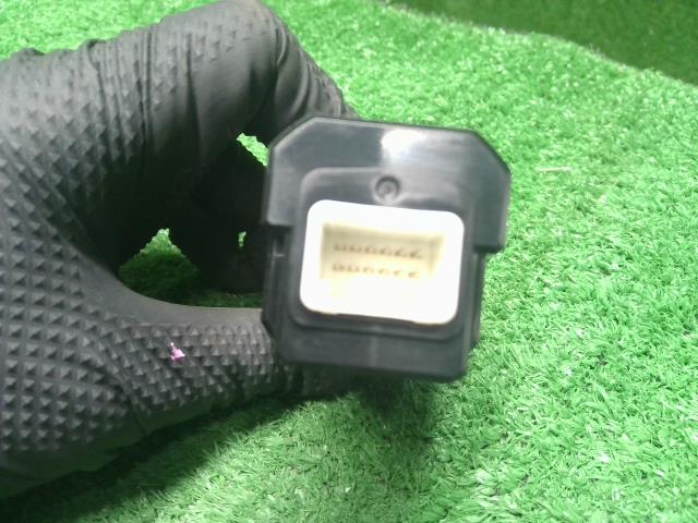 【中古】エブリィ ABA-DA17W イグニッションスイッチ プッシュ エンジンスタート 37290-82K00 自社品番250485 ZJ3