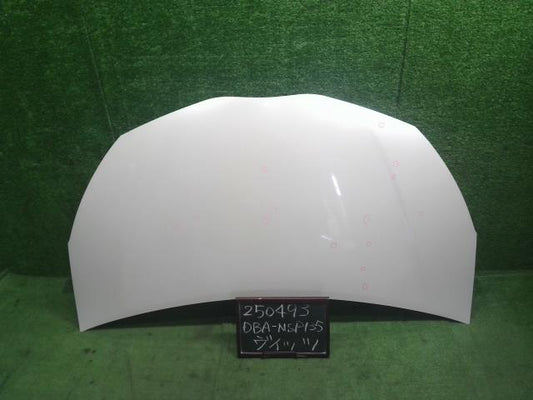 【中古】ヴィッツ DBA-NSP135 ボンネットフード 53301-52310 自社品番250493 070