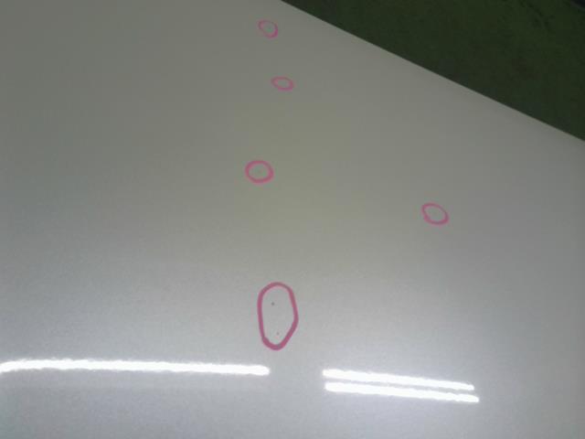 【中古】ヴィッツ DBA-NSP135 ボンネットフード 53301-52310 自社品番250493 070