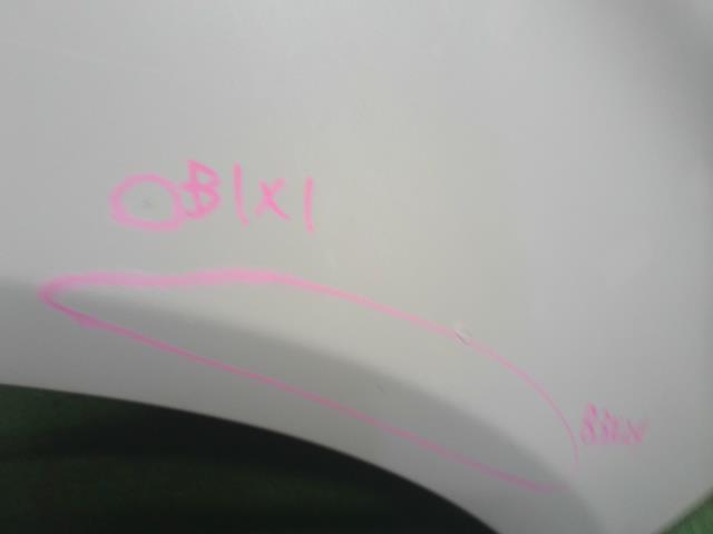 【中古】ヴィッツ DBA-NSP135 右フロントフェンダー 53811-52390 自社品番250493 070