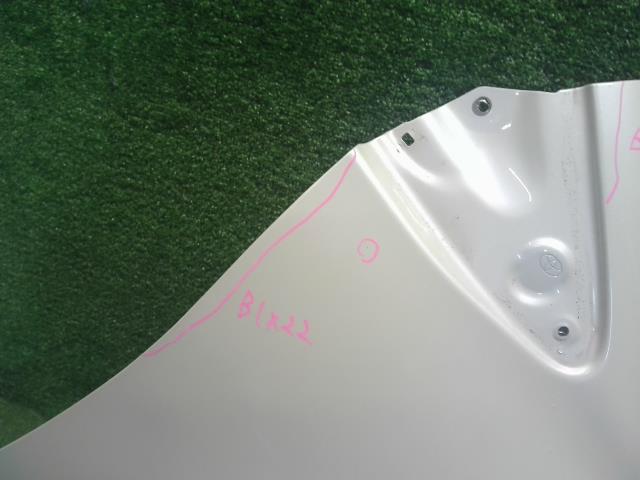 【中古】ヴィッツ DBA-NSP135 右フロントフェンダー 53811-52390 自社品番250493 070