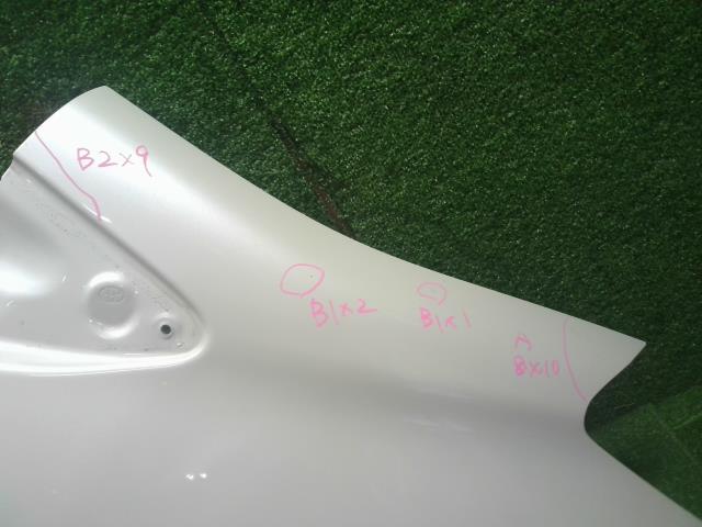 【中古】ヴィッツ DBA-NSP135 右フロントフェンダー 53811-52390 自社品番250493 070