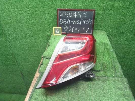 【中古】ヴィッツ DBA-NSP135 右テールランプ 81550-52B90 自社品番250493 070