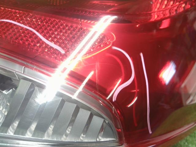 【中古】ヴィッツ DBA-NSP135 右テールランプ 81550-52B90 自社品番250493 070