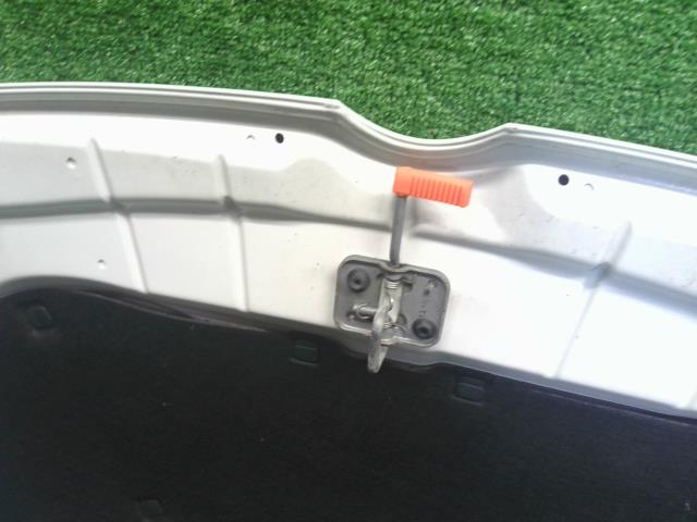 【中古】VW ポロ DBA-6RCBZ ボンネットフード 6R0823031G 自社品番250499