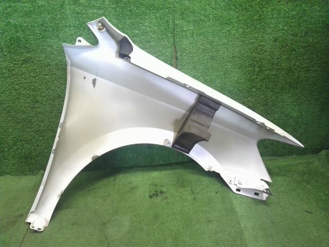 【中古】VW ポロ DBA-6RCBZ 左フロントフェンダー 6R0821105J 自社品番250499