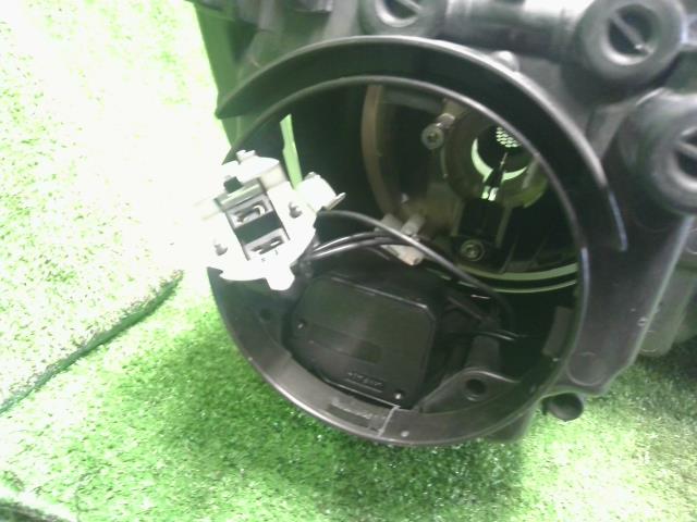 【中古】VW ポロ DBA-6RCBZ 左ヘッドランプ ライト 6R2941007F 自社品番250499