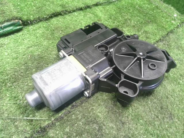 【中古】VW ポロ DBA-6RCBZ 左 フロント ドアレギュレーターモーター 6R0959801 自社品番250499