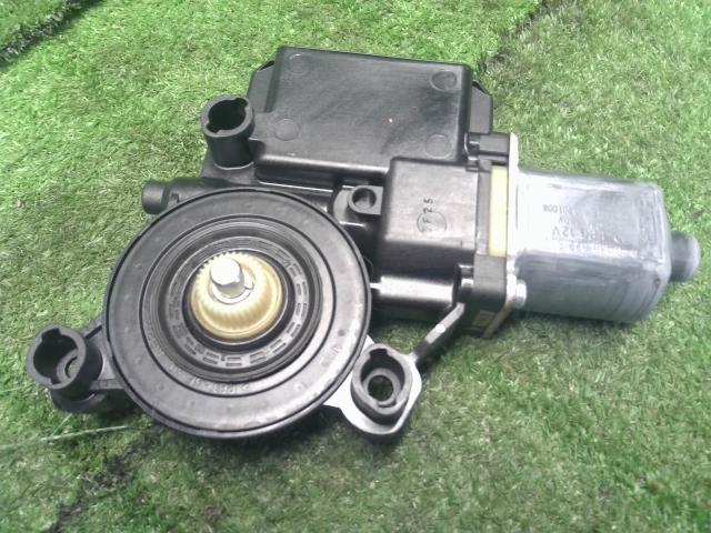 【中古】VW ポロ DBA-6RCBZ 左 フロント ドアレギュレーターモーター 6R0959801 自社品番250499