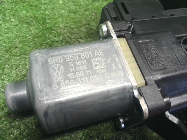 【中古】VW ポロ DBA-6RCBZ 左 フロント ドアレギュレーターモーター 6R0959801 自社品番250499