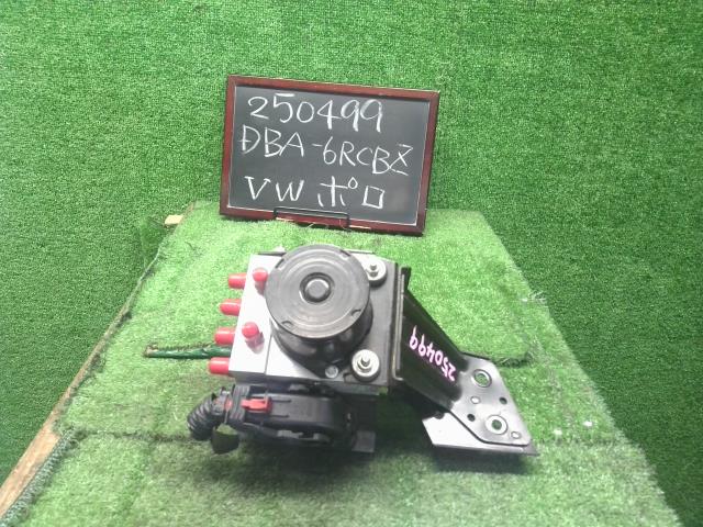 【中古】VW ポロ DBA-6RCBZ ＡＢＳアクチュエーター 6R0614517BA 自社品番250499