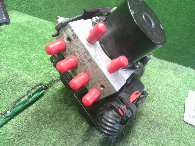 【中古】VW ポロ DBA-6RCBZ ＡＢＳアクチュエーター 6R0614517BA 自社品番250499