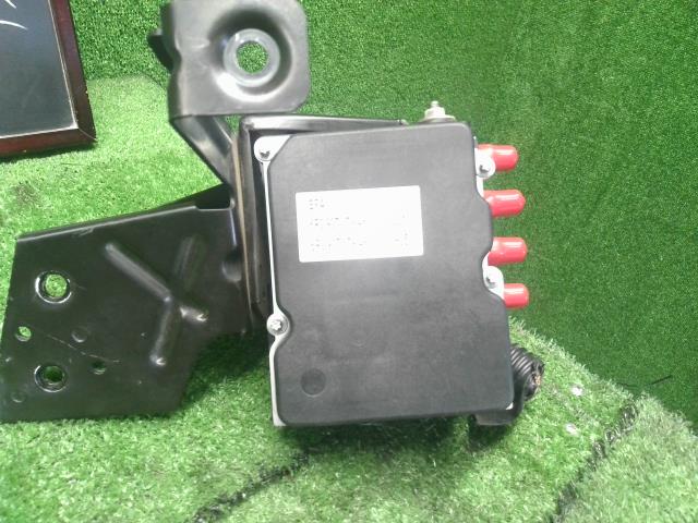 【中古】VW ポロ DBA-6RCBZ ＡＢＳアクチュエーター 6R0614517BA 自社品番250499