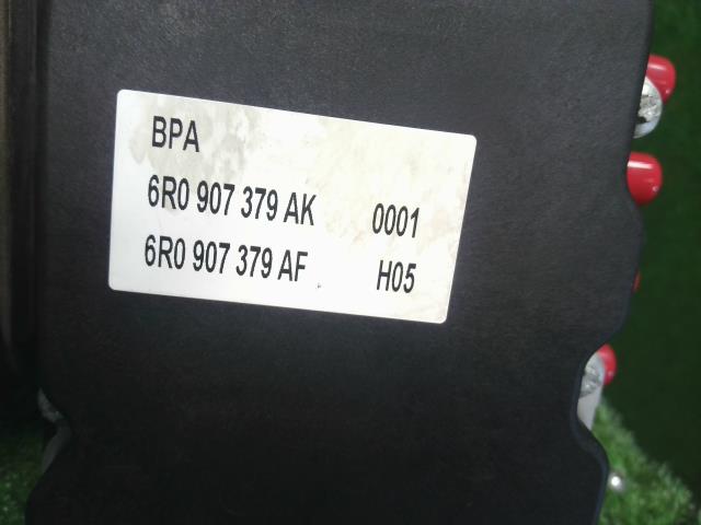 【中古】VW ポロ DBA-6RCBZ ＡＢＳアクチュエーター 6R0614517BA 自社品番250499