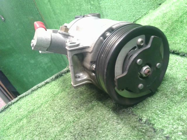 【中古】VW ポロ DBA-6RCBZ エアコン AC コンプレッサー 5N0820803C 自社品番250499