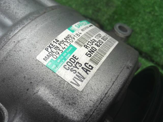 【中古】VW ポロ DBA-6RCBZ エアコン AC コンプレッサー 5N0820803C 自社品番250499