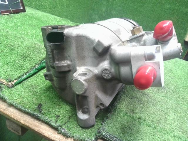【中古】VW ポロ DBA-6RCBZ エアコン AC コンプレッサー 5N0820803C 自社品番250499