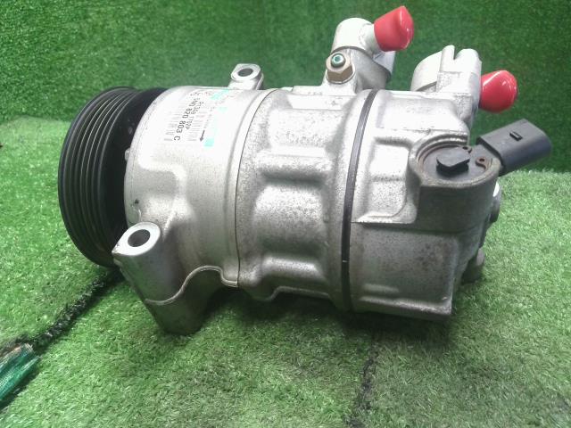 【中古】VW ポロ DBA-6RCBZ エアコン AC コンプレッサー 5N0820803C 自社品番250499