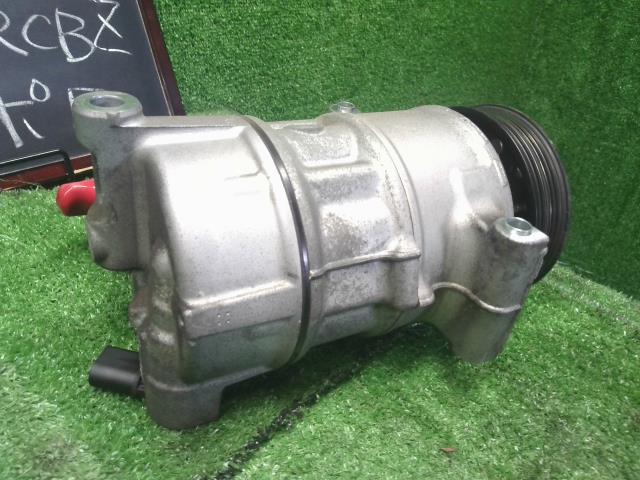 【中古】VW ポロ DBA-6RCBZ エアコン AC コンプレッサー 5N0820803C 自社品番250499