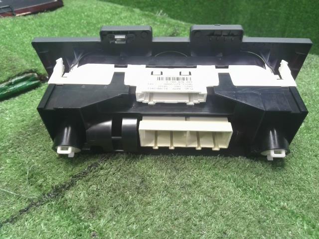 【中古】VW ポロ DBA-6RCBZ エアコン AC スイッチパネル 6R0820045G 自社品番250499