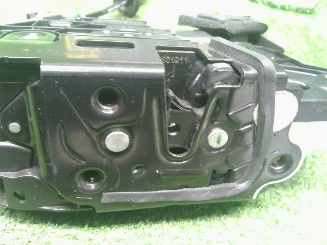 【中古】VW ポロ DBA-6RCBZ 右フロントドアロック 5K2837016B 自社品番250499