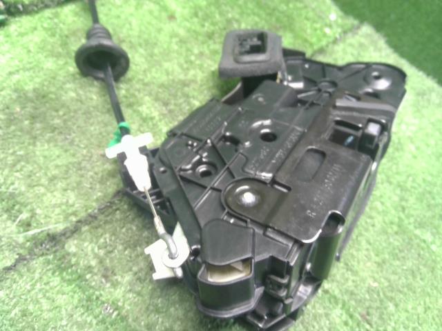 【中古】VW ポロ DBA-6RCBZ 右フロントドアロック 5K2837016B 自社品番250499