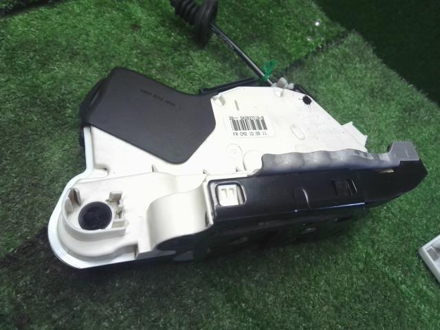 【中古】VW ポロ DBA-6RCBZ 右フロントドアロック 5K2837016B 自社品番250499