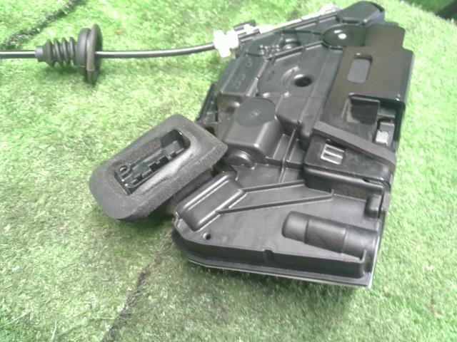 【中古】VW ポロ DBA-6RCBZ 左フロントドアロック 5K2837015B 自社品番250499