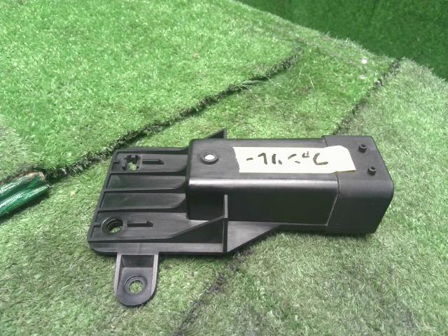 【中古】VW ポロ DBA-6RCBZ 電動ファンコントロールユニット 5J0 919 506 自社品番250499