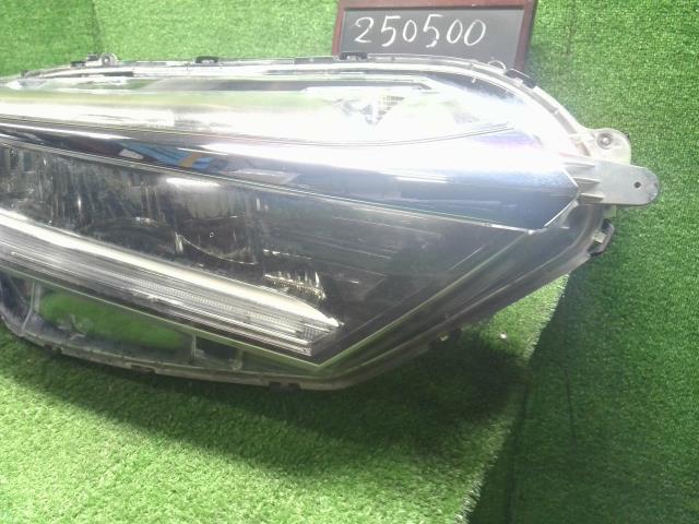 【中古】シャトル DAA-GP8 右ヘッドランプ ライト 33100-TD4-J11 自社品番250500 NH823M