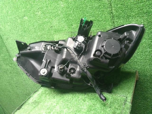 【中古】シャトル DAA-GP8 右ヘッドランプ ライト 33100-TD4-J11 自社品番250500 NH823M