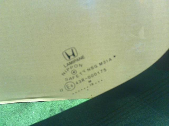 【中古】シャトル DAA-GP8 フロントウインドガラス 73111-TD4-J71 自社品番250500 NH823M