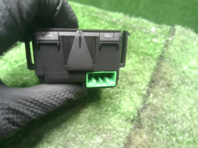 【中古】シャトル DAA-GP8 フロントガラス カメラ 36130-TD4-J03 自社品番250500 NH823M