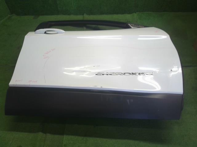 【中古】ジープ チェロキー ABA-KL24 右フロントドア  自社品番250501