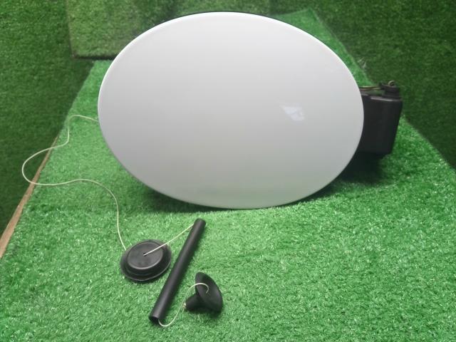 【中古】ジープ チェロキー ABA-KL24 フューエルリッド 給油口 蓋 自社品番250501