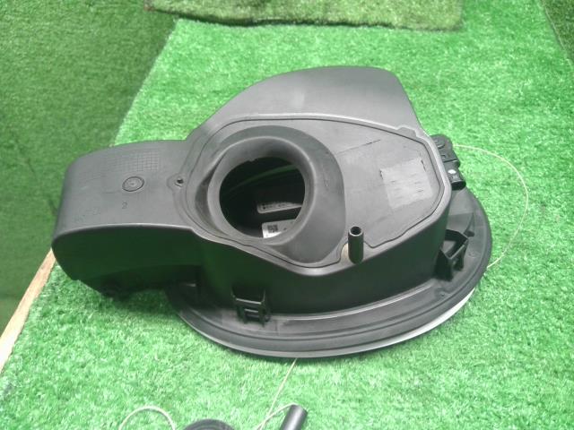 【中古】ジープ チェロキー ABA-KL24 フューエルリッド 給油口 蓋 自社品番250501