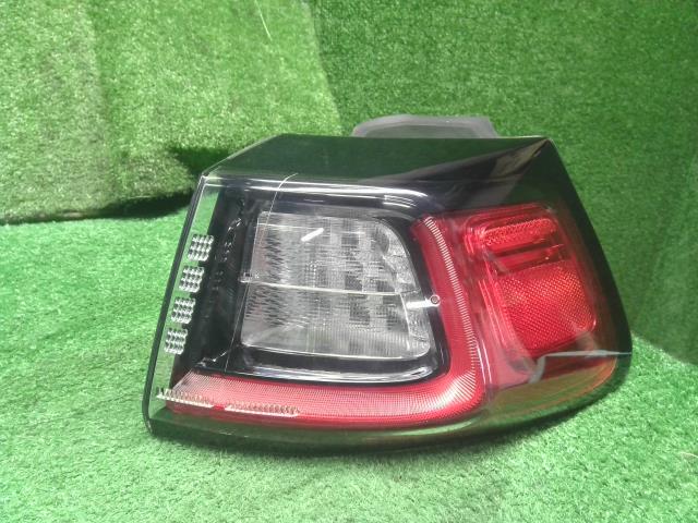 【中古】ジープ チェロキー ABA-KL24 右テールランプ  自社品番250501