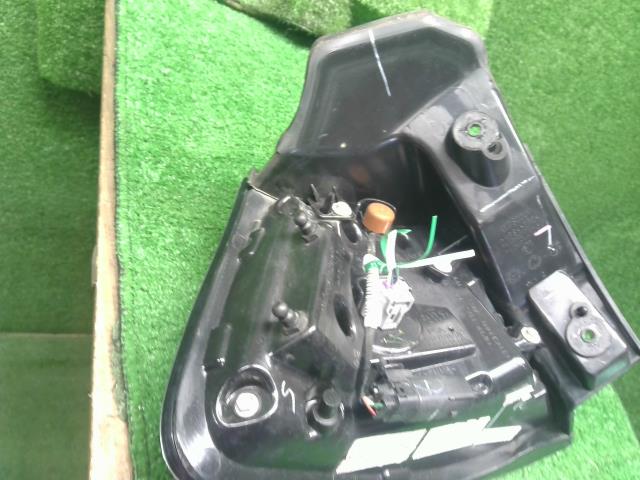 【中古】ジープ チェロキー ABA-KL24 右テールランプ  自社品番250501