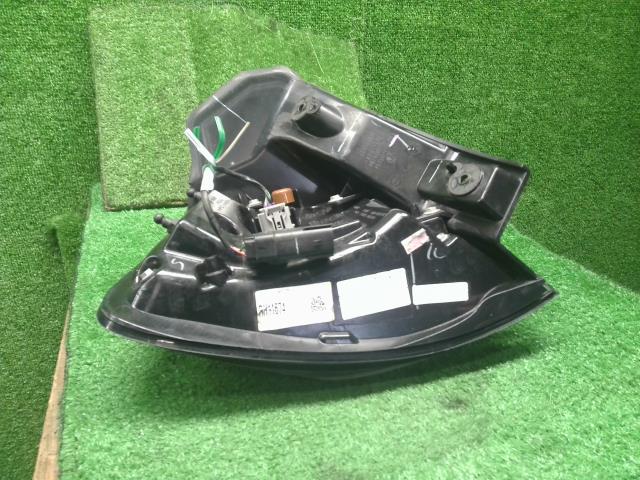 【中古】ジープ チェロキー ABA-KL24 右テールランプ  自社品番250501