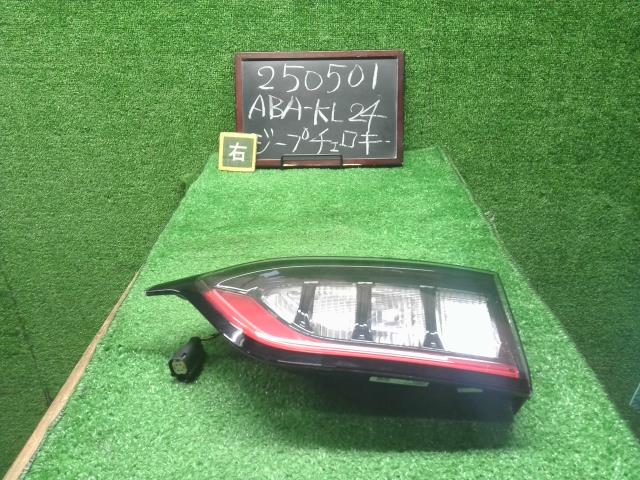 【中古】ジープ チェロキー ABA-KL24 右テールランプ 内側 フィニッシャーランプ  自社品番250501