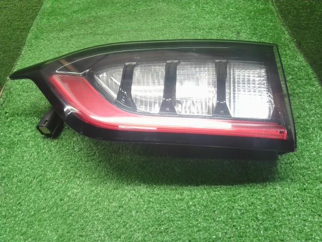 【中古】ジープ チェロキー ABA-KL24 右テールランプ 内側 フィニッシャーランプ  自社品番250501