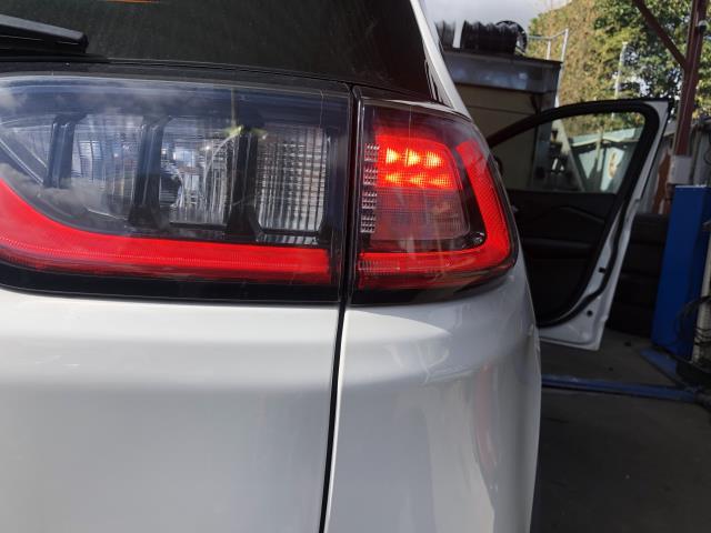 【中古】ジープ チェロキー ABA-KL24 右テールランプ 内側 フィニッシャーランプ  自社品番250501