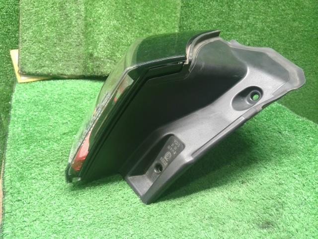 【中古】ジープ チェロキー ABA-KL24 左テールランプ  自社品番250501