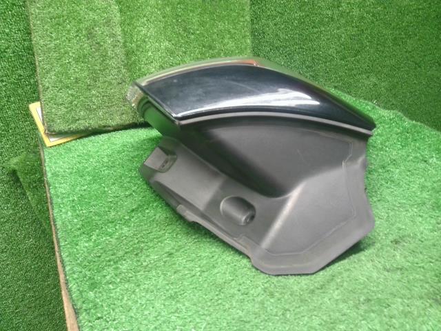 【中古】ジープ チェロキー ABA-KL24 左テールランプ  自社品番250501