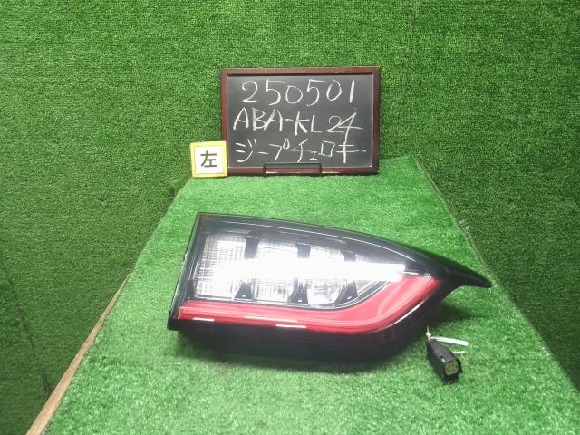【中古】ジープ チェロキー ABA-KL24 左テールランプ 内側 フィニッシャーランプ  自社品番250501